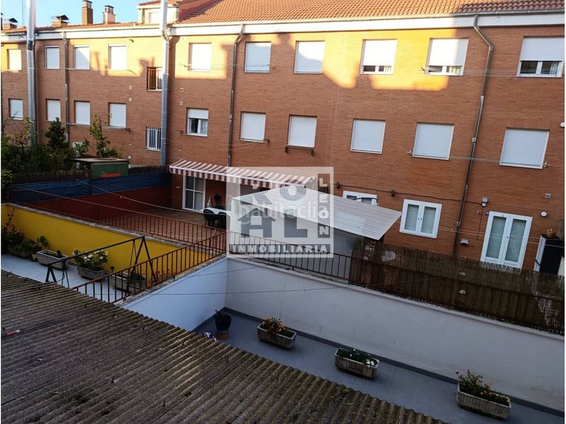 Foto d628ad09-ad2d-4656-8dbe-5a7d1f01e7da. Flat with heating in Pinilla León
