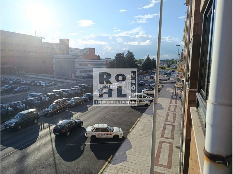 Foto e5cd5dbd-0d33-4fa7-8562-7e7552984c17. Flat with heating in Pinilla León