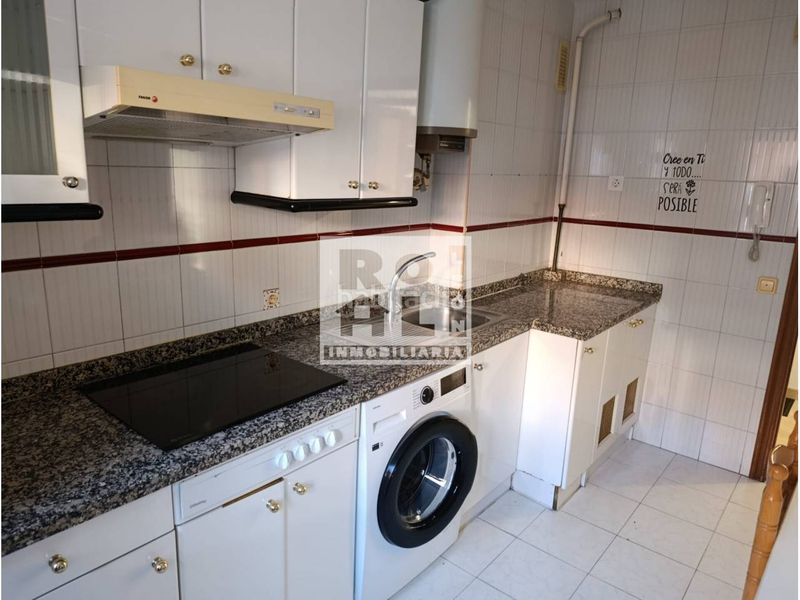 Foto fbc914be-9465-4184-b559-1608a0d21ba7. Flat with heating in Pinilla León