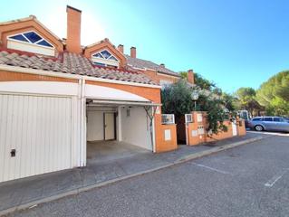 Casa adossada  Calle de la solana. Chalet adosado en venta