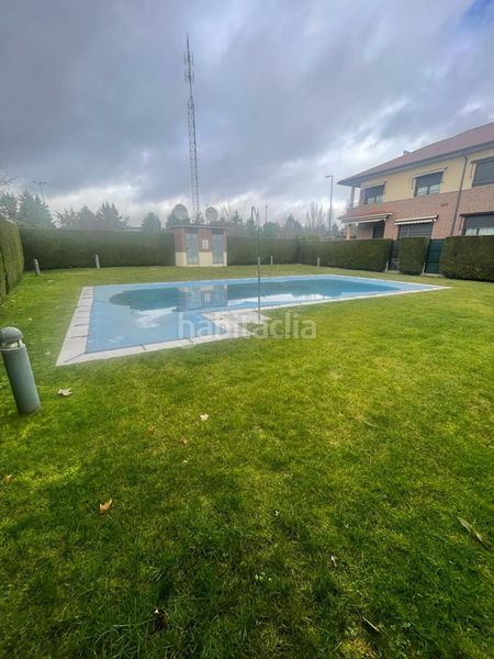 Foto 8cd84ad5-a4a3-47f2-bd16-c948ba823d77. Xalet amb calefacció aparcament piscina a La Victoria - Puente Jardín Valladolid