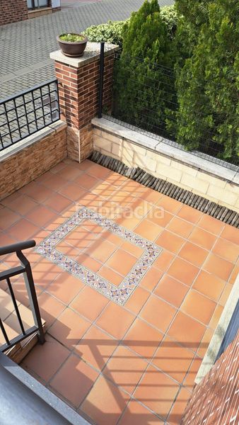 Foto e3027003-1432-4987-a131-2113f41c723a. Xalet amb calefacció aparcament piscina a La Victoria - Puente Jardín Valladolid