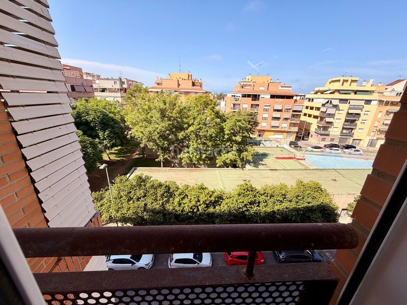 Foto c7876777-a7ec-4f0d-a945-4146fcbf365a. Pis amb piscina a San José-Los Metales Sagunt