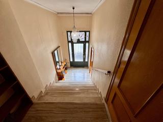 Maison  Doctor fleming. Casa de grandes dimensiones en muro dalcoi