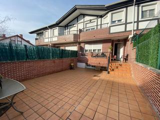 Casa adossada a Durango. Chalet adosado de 6 dormitorios en durango