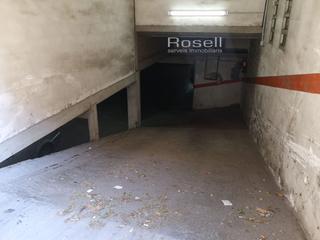 Parking voiture  Calle colon. Garaje en venta en zona escoles.