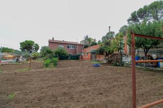 Terreny residencial  Avenida de castellnou. Solar en venta en rubí.