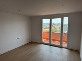Piso  Ramon y cajal. Piso en venta en zona escoles, 4 dormitorios.