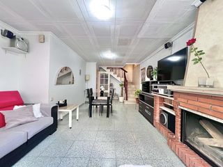Casa a schiera  Calle edison. Casa adosada en venta en la cogullada, 4 dormitorios.