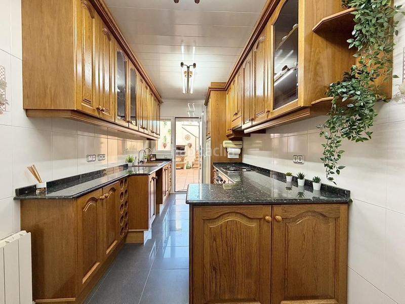 Foto 8db8c04f-f596-4f10-8e2b-9833a450ea23. Reihenhaus mit heizung parking in Centre Sant Quirze del Vallès