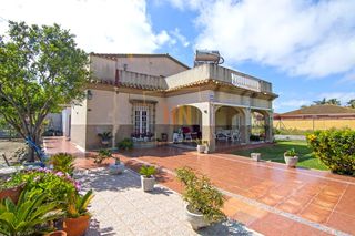 Casale in Las Palmeras-Dehesilla. Casa con parcela en la jara