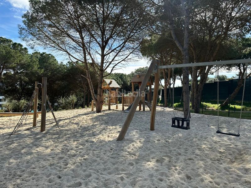 Foto c742d5bd-577f-4951-b54e-b8e74ffe8579. Planta baixa a calle esmeralda 55 a Sotogrande alto Sotogrande