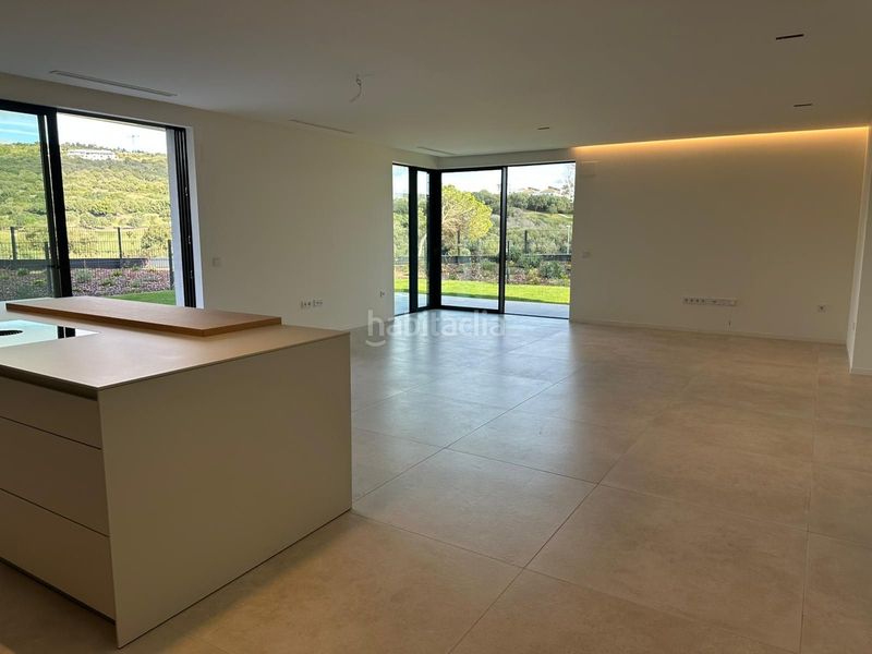 Foto 3fc5f05b-134e-4558-8967-6a1233d9b71b. Planta baja en calle esmeralda 55 en Sotogrande alto Sotogrande