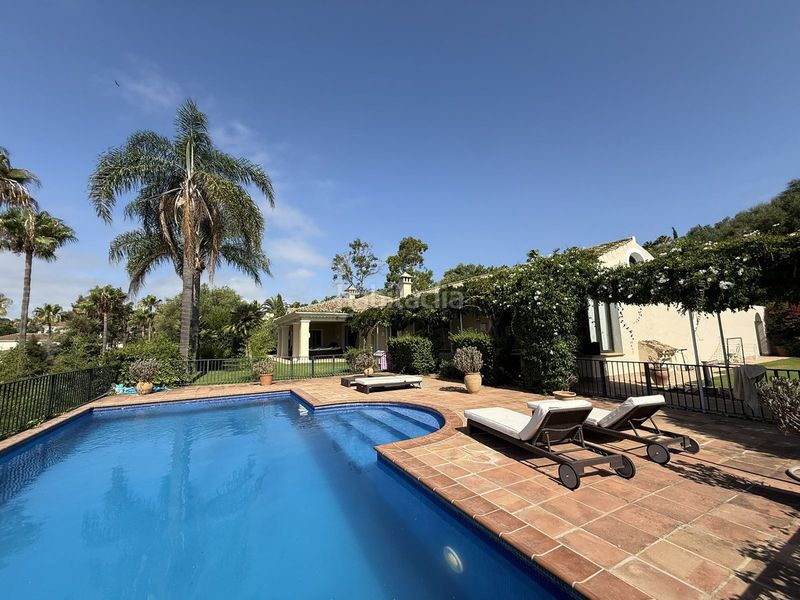 Foto d134fc02-fdcb-4847-95c9-b742760b4130. Xalet amb piscina a Sotogrande alto Sotogrande