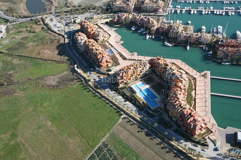 Foto 85c6b7d2-e04a-4e42-a884-1711dee054d3. Locale commerciale in puerto de Sotogrande-la marina Sotogrande