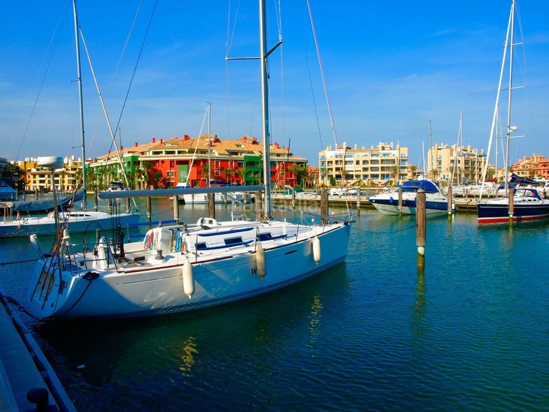 Foto ffd4c290-cca9-4a84-8804-92891bf68f1f. Locale commerciale in puerto de Sotogrande-la marina Sotogrande