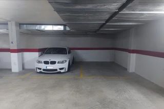 Parking voiture  Avenida costa. Plaza de garaje en combarro