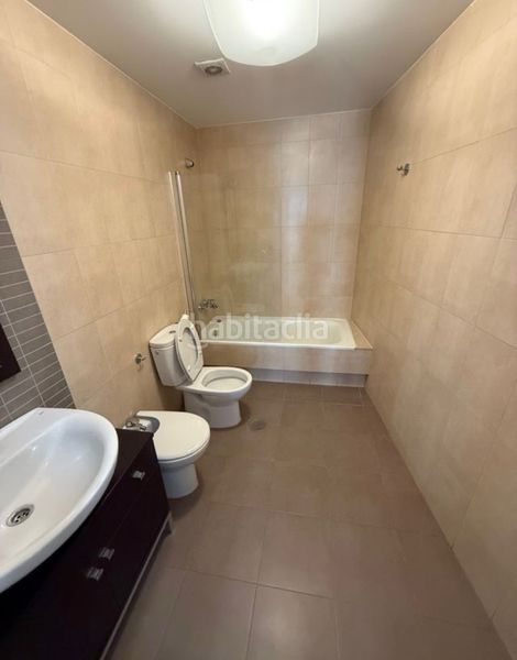 Foto b2862bb2-1e23-43da-b08d-b72f07bce015. Pis amb aparcament piscina a Boiro