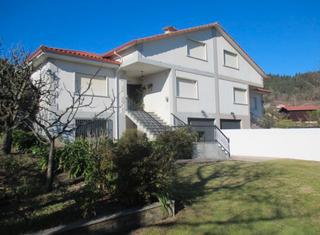 Casa a Lalín. Casa en campo lameiro