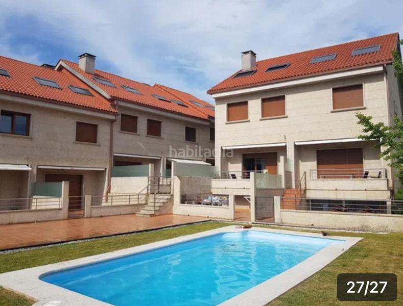 Foto b65e925e-30a9-4d4b-a2e1-1eac3d0c9b3f. Casa adossada amb aparcament piscina a Sanxenxo pueblo Sanxenxo