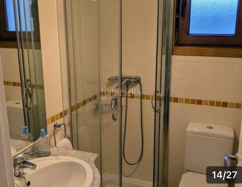 Foto f271ac1b-9cb4-4179-bc00-9f93fcfb0c06. Casa adossada amb aparcament piscina a Sanxenxo pueblo Sanxenxo