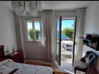 Casa aparellada a Rúa de montero ríos 117. Casa a pie de playa en bueu