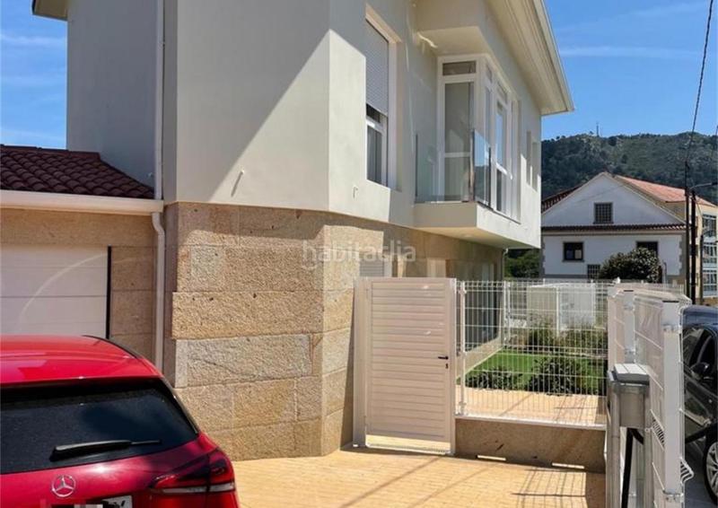 Foto b2fe936b-1dea-4d9e-99fc-ef55187eb8bd. Casa adossada a lugar san cibran 110 a Aldán Cangas