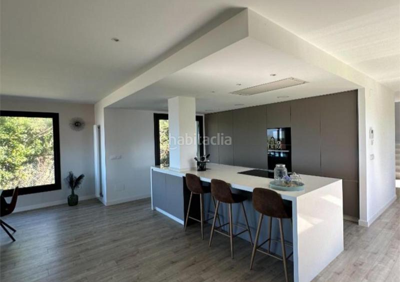 Foto 083b4d38-b81c-4ada-aa7c-da99d9310eb2. Chalet en estrada pola vía 121 exclusivo chalet en patos nigran. en Nigrán