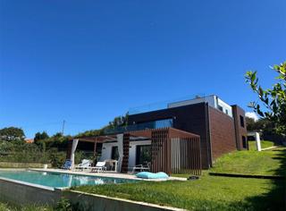 Xalet a Estrada pola vía 121. Exclusivo chalet en patos nigran.