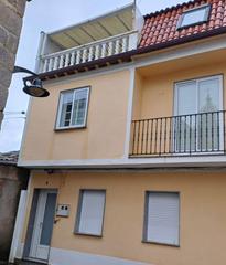 Maison jumelée à Praza alfredo brañas 4. Casa en el centro de cambados