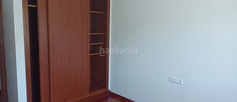 Foto b2335a31-cd94-4afc-9a10-cd3382e1fb2f. Alquiler piso en avenida covelo 15 piso en samieira en Poio