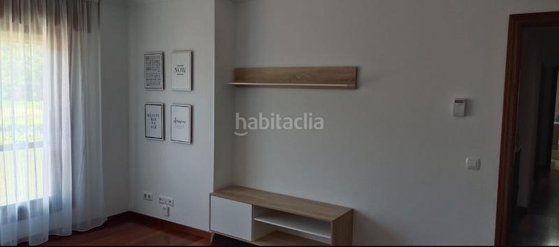 Foto ddbb1354-0aed-46f0-90d7-a6bb4e446604. Alquiler piso en avenida covelo 15 piso en samieira en Poio