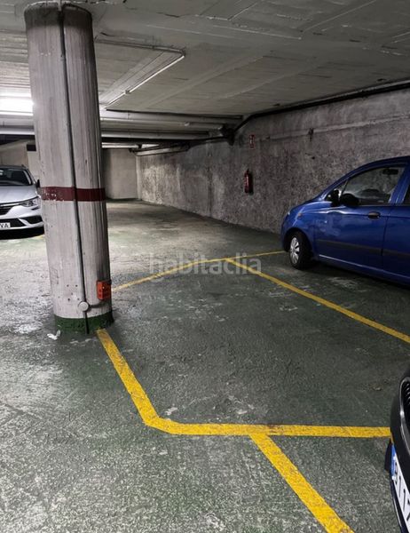 Foto b5bff43b-814e-4dd1-bc18-c136a12cd4d2. Parking voiture dans rúa de benito corbal 31 dans Zona de Plaza de Barcelos Pontevedra