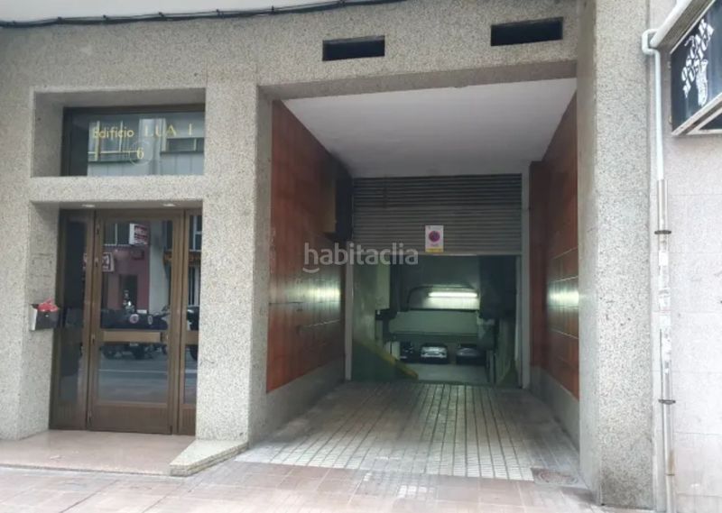 Foto c8c86b16-beaf-4d7b-8d5f-f8343c56422d. Aparcament cotxe a Zona de Plaza de Barcelos Pontevedra