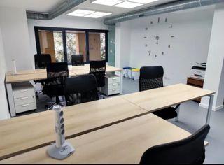 Rent Office space  Rúa das teixugueiras. Oficina nueva y amueblada en vigo