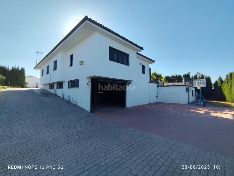 Foto 165d69fd-ae9f-4d1a-a12a-5ef4eb8f6a16. Casa en ja-5105 26 huertañalda-2000ms-piscina-jardin en Úbeda