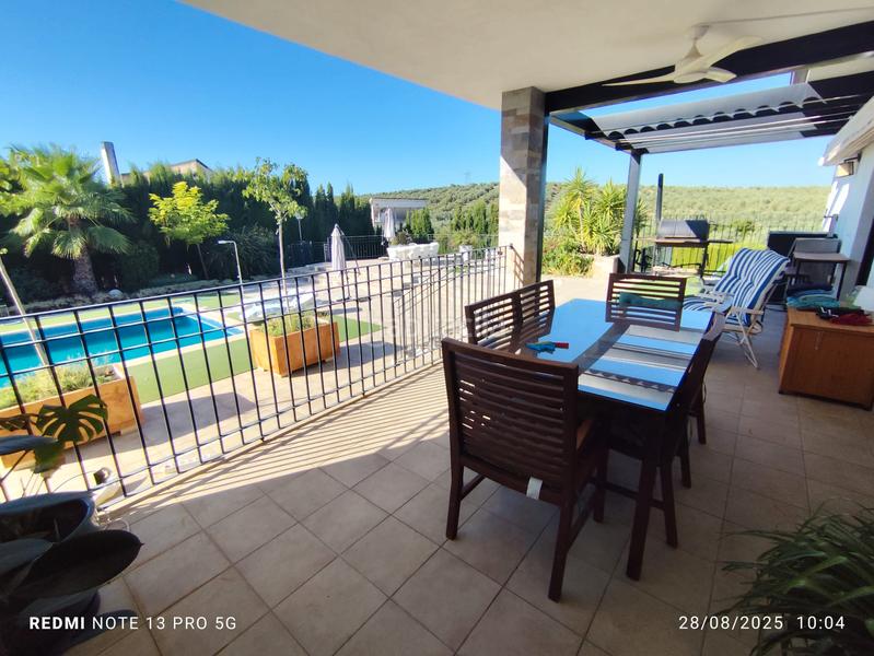 Foto fa9e500c-795c-49cb-a0e0-2fe86ef8063e. Casa en ja-5105 26 huertañalda-2000ms-piscina-jardin en Úbeda