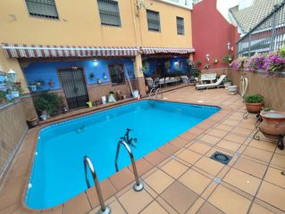 Casa  Avenida libertad. Exclusiva-tres pisos-piscina-patio-local-sotano-parking