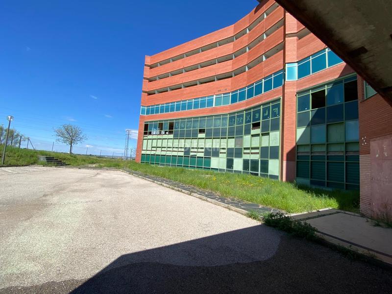 Foto e75bd55c-521a-493e-aa9c-f7d95e99fa25. Local comercial a El Clavín-Valdeluz Guadalajara