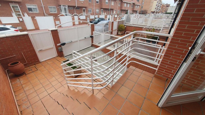 Foto 0e8e36ae-f9e9-492a-9200-527dab5d8d6a. Casa adossada amb calefacció aparcament piscina a Alcalá de Henares