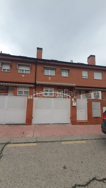 Foto 890c161f-43ff-465b-812e-a9182e244133. Casa adossada amb calefacció aparcament piscina a Alcalá de Henares