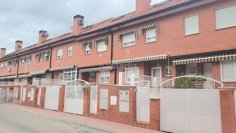 Foto b58bb363-56b6-4ca2-a59c-14799ab7d48d. Casa adossada amb calefacció aparcament piscina a Alcalá de Henares