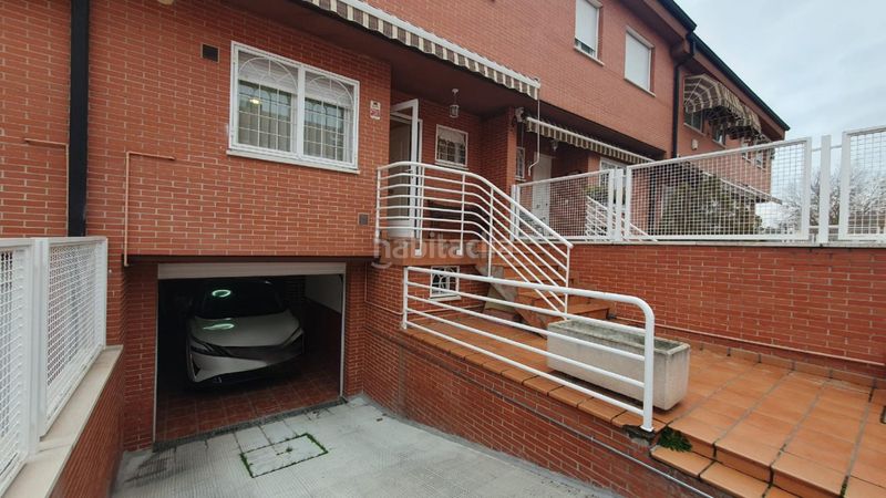 Foto fe42a6b0-7cbc-41d9-b3ea-f02af45e8b1b. Casa adossada amb calefacció aparcament piscina a Alcalá de Henares