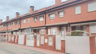 Semi detached house  Camilo jose cela
