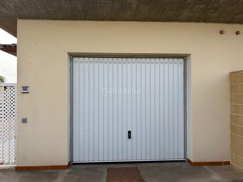 Foto 07b92696-0e9e-4621-9594-8dec2944f9e9. Casa aparellada amb aparcament a Casar (El)