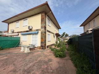 Maison jumelée à Casar (El). Chalet pareado en el casar