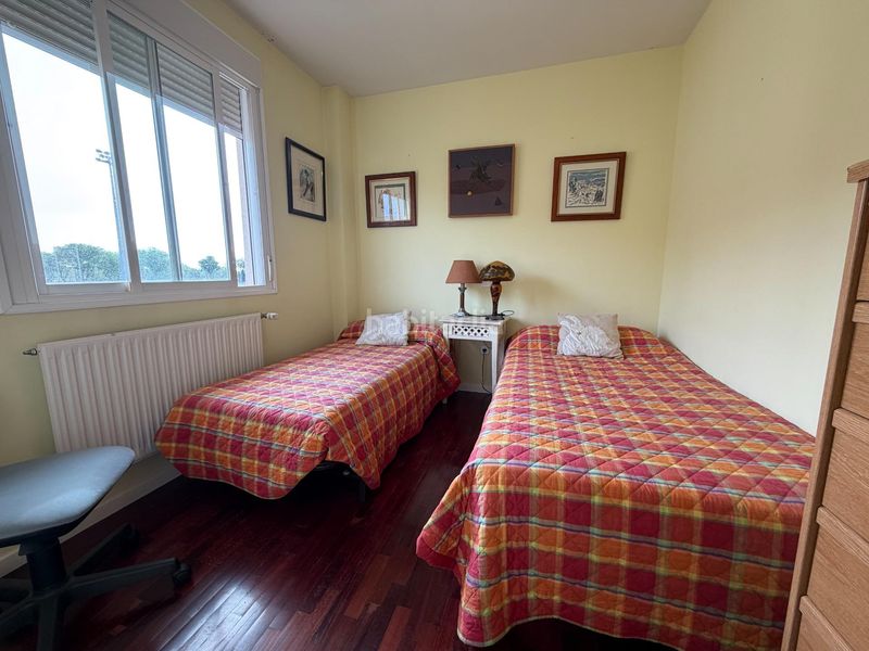 Foto 39675730-23bb-4d99-9dc9-0a4064c36383. Casa aparellada amb aparcament a Casar (El)