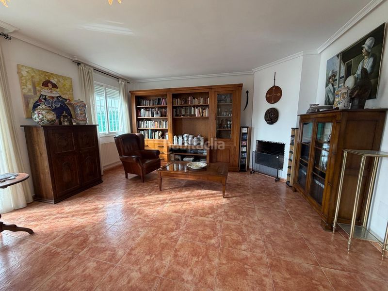 Foto 703b7544-3e07-4821-aa16-dd1674091d50. Casa aparellada amb aparcament a Casar (El)