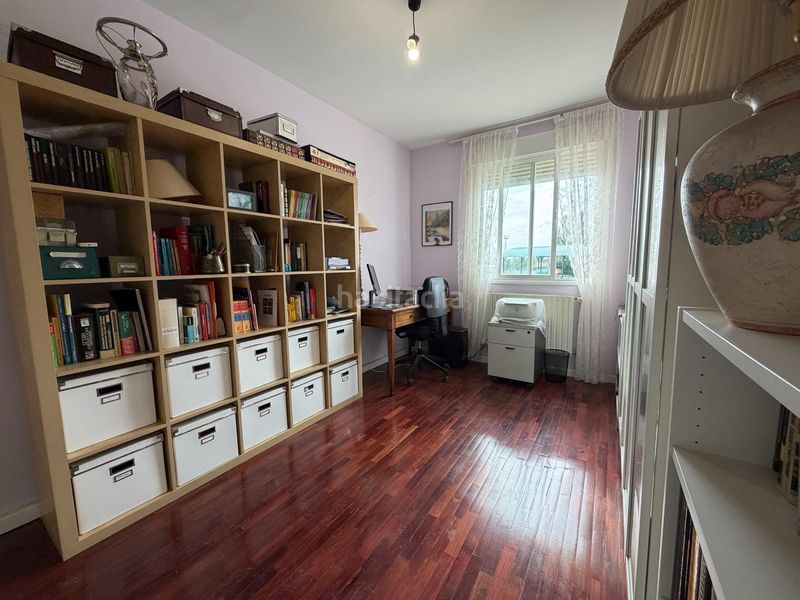 Foto ad5e575c-1dc1-4de3-bf40-d4ca1388cad4. Casa aparellada amb aparcament a Casar (El)