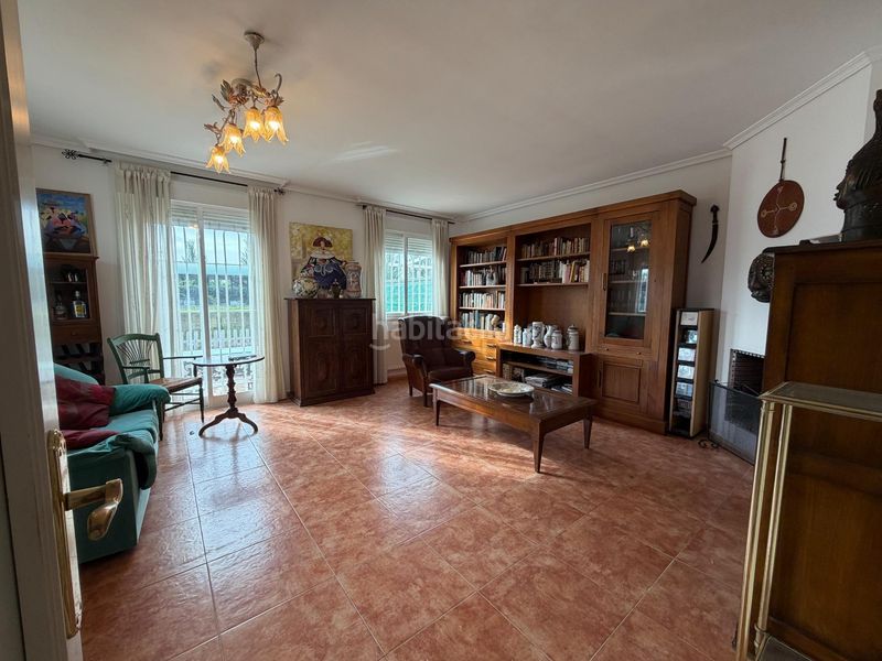 Foto e5f76e59-4150-4d88-8fa5-868b9fdb0a9e. Casa aparellada amb aparcament a Casar (El)